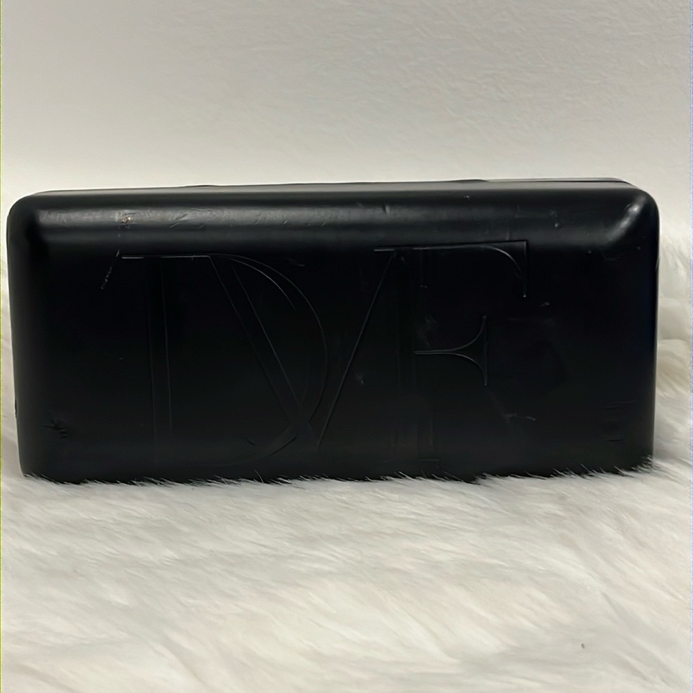 DVF Diane von Furstenberg Black Big Sunglasses Hard Case